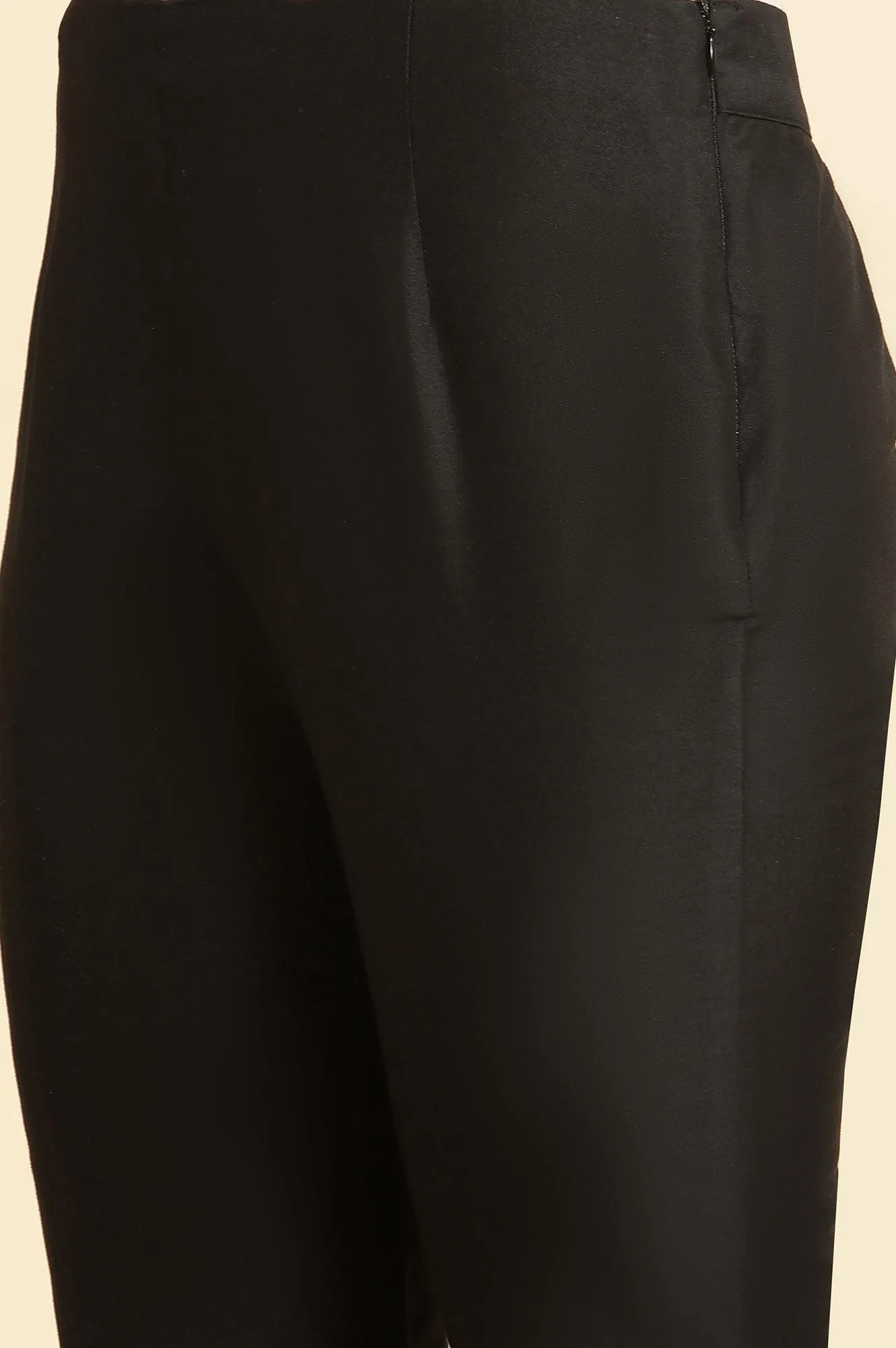 Black Silm Pants With Embroidered Border