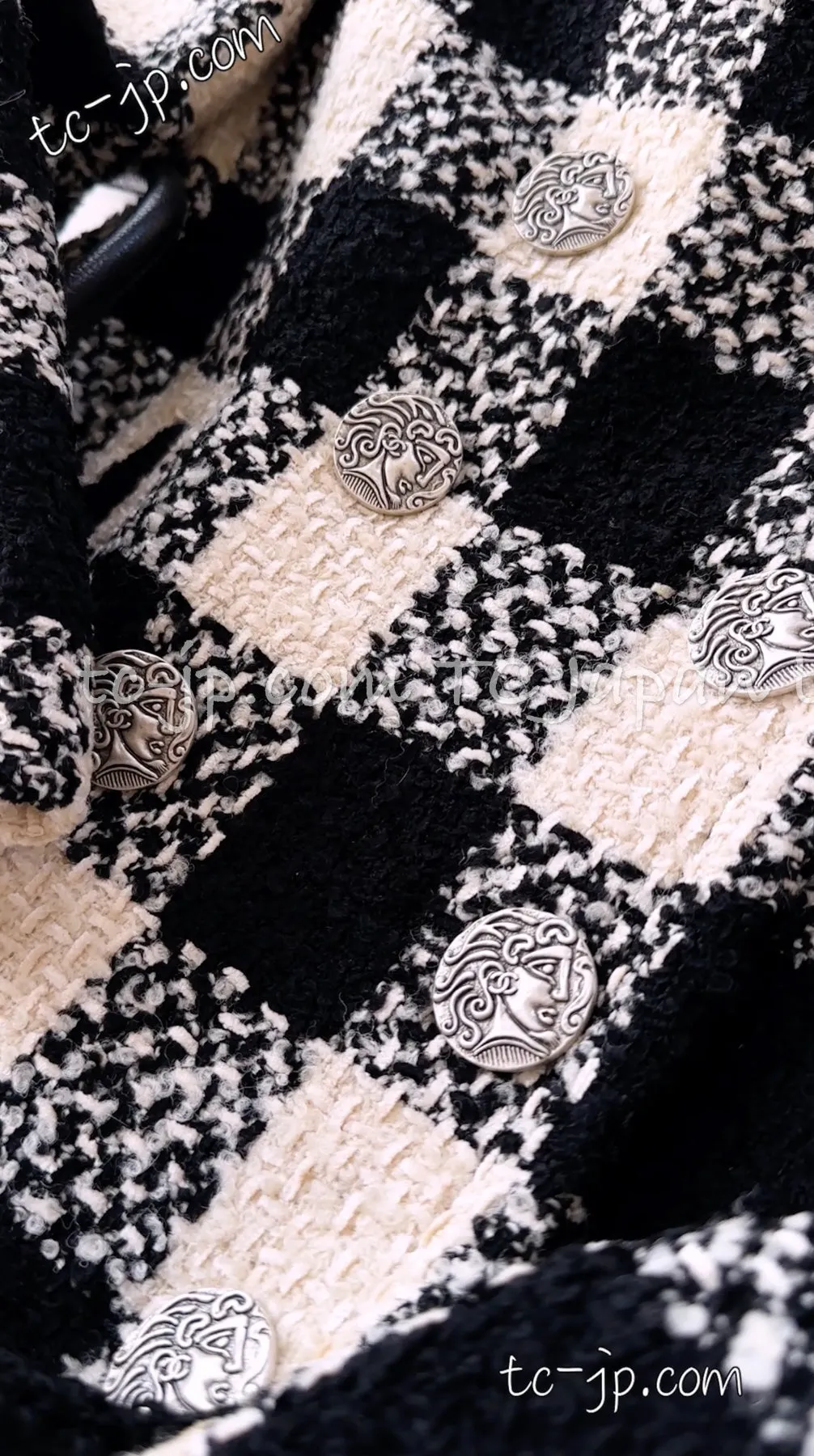 CHANEL 16PF Ivory Black Wool Silk Double Tweed Coat 34 36 38 40 シャネル アイボリー ブラック ウール シルク チェック ツイード コート メンズも！即発