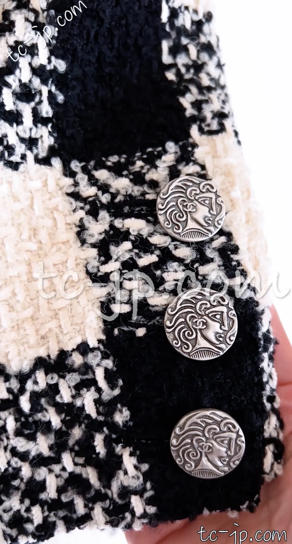 CHANEL 16PF Ivory Black Wool Silk Double Tweed Coat 34 36 38 40 シャネル アイボリー ブラック ウール シルク チェック ツイード コート メンズも！即発