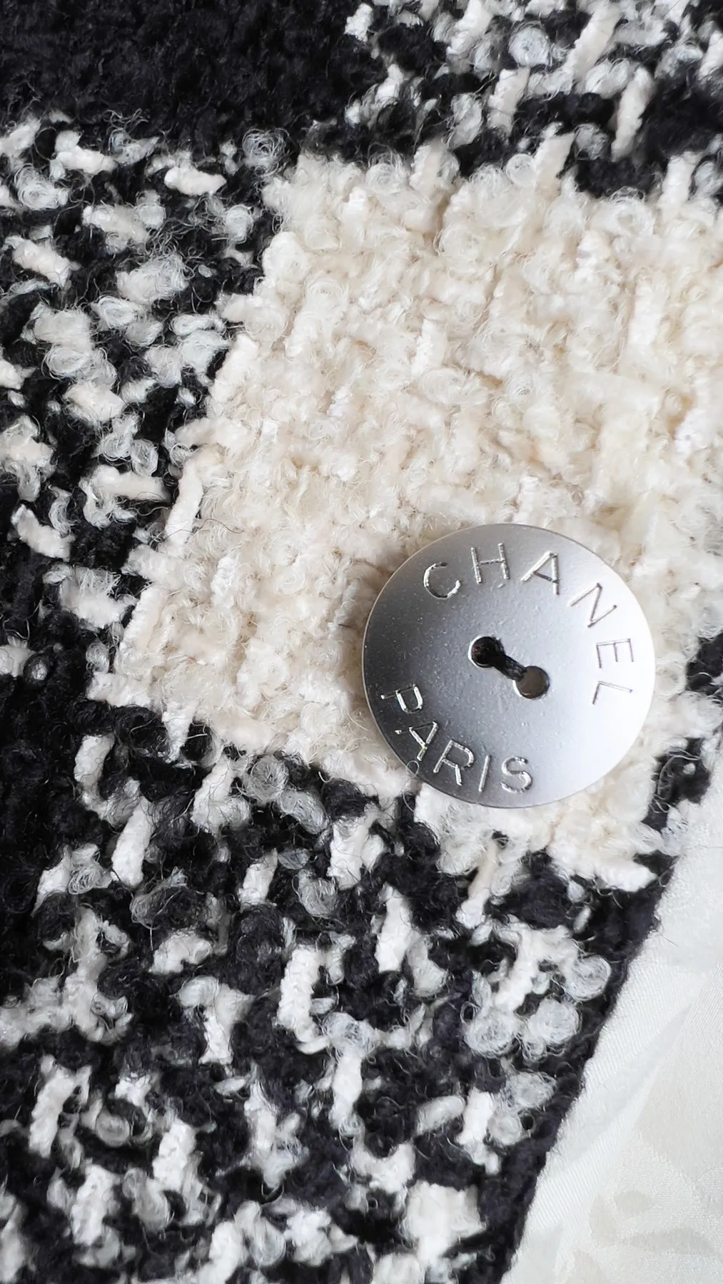 CHANEL 16PF Ivory Black Wool Silk Double Tweed Coat 34 36 38 40 シャネル アイボリー ブラック ウール シルク チェック ツイード コート メンズも！即発