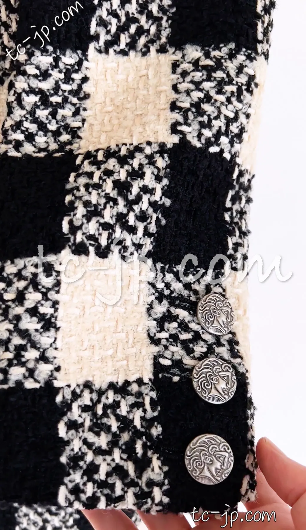 CHANEL 16PF Ivory Black Wool Silk Double Tweed Coat 34 36 38 40 シャネル アイボリー ブラック ウール シルク チェック ツイード コート メンズも！即発