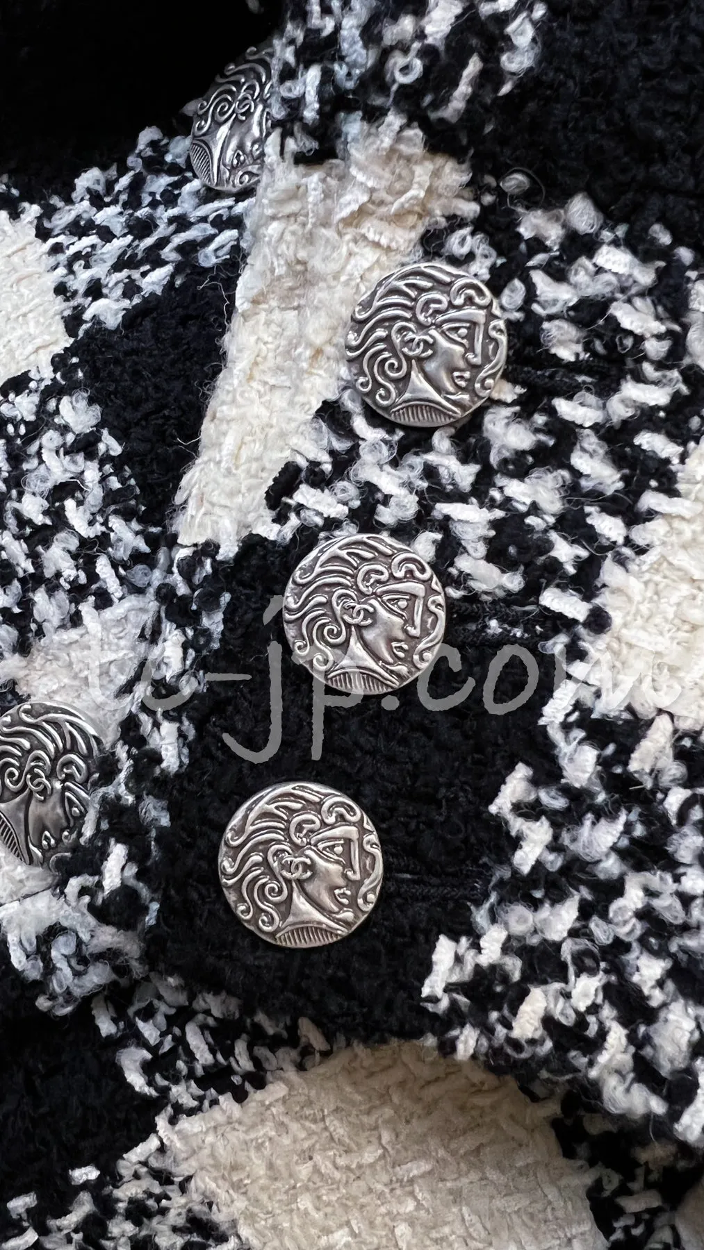 CHANEL 16PF Ivory Black Wool Silk Double Tweed Coat 34 36 38 40 シャネル アイボリー ブラック ウール シルク チェック ツイード コート メンズも！即発