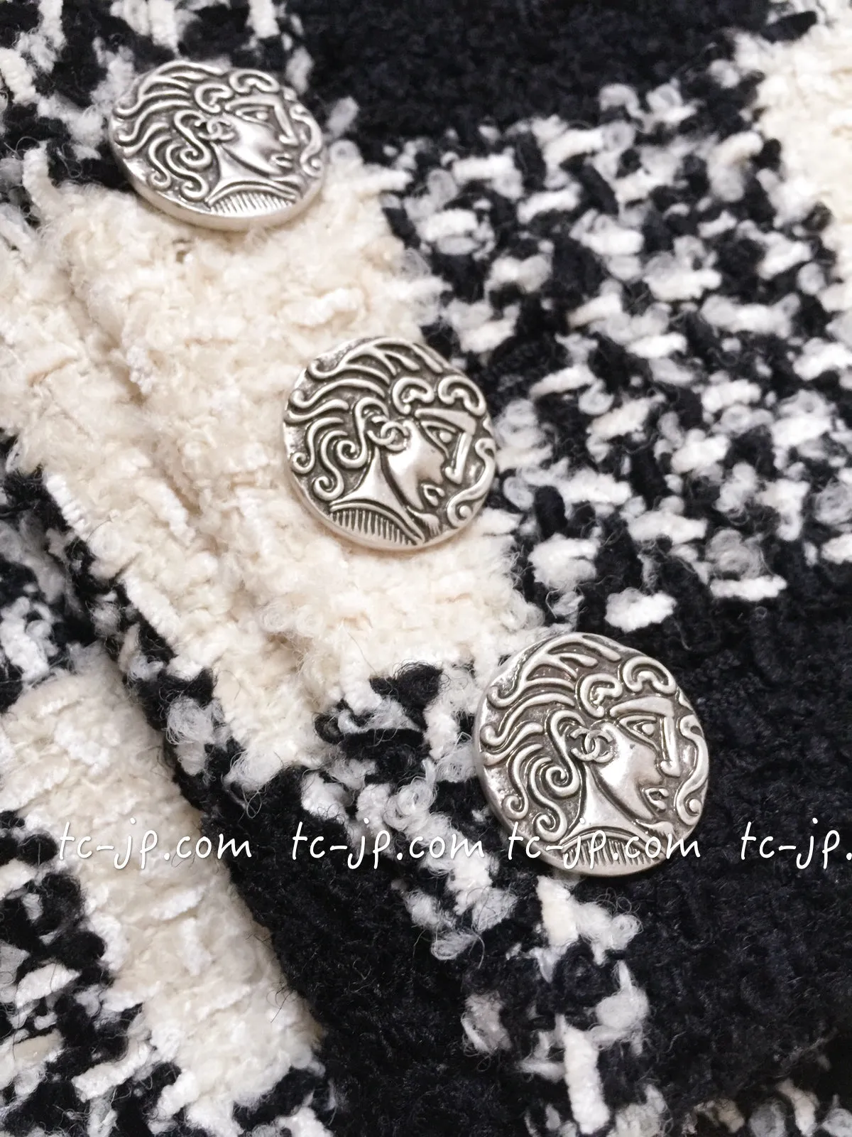 CHANEL 16PF Ivory Black Wool Silk Double Tweed Coat 34 36 38 40 シャネル アイボリー ブラック ウール シルク チェック ツイード コート メンズも！即発
