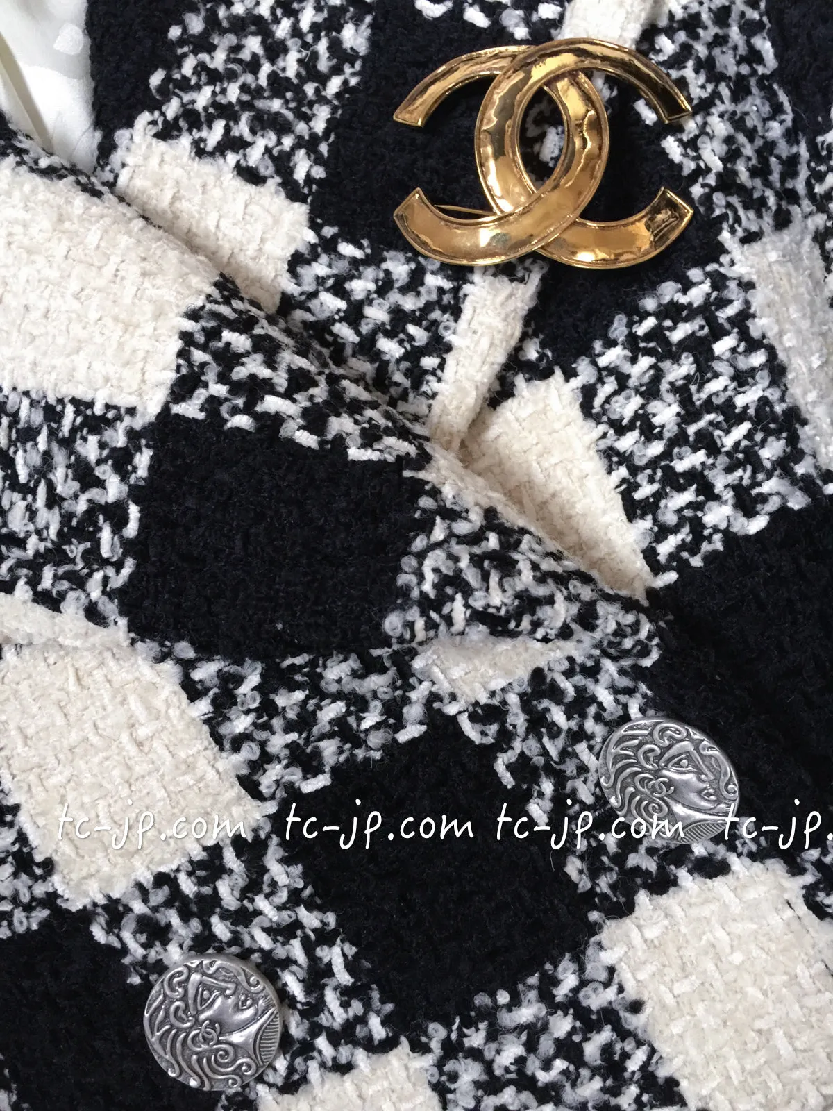 CHANEL 16PF Ivory Black Wool Silk Double Tweed Coat 34 36 38 40 シャネル アイボリー ブラック ウール シルク チェック ツイード コート メンズも！即発