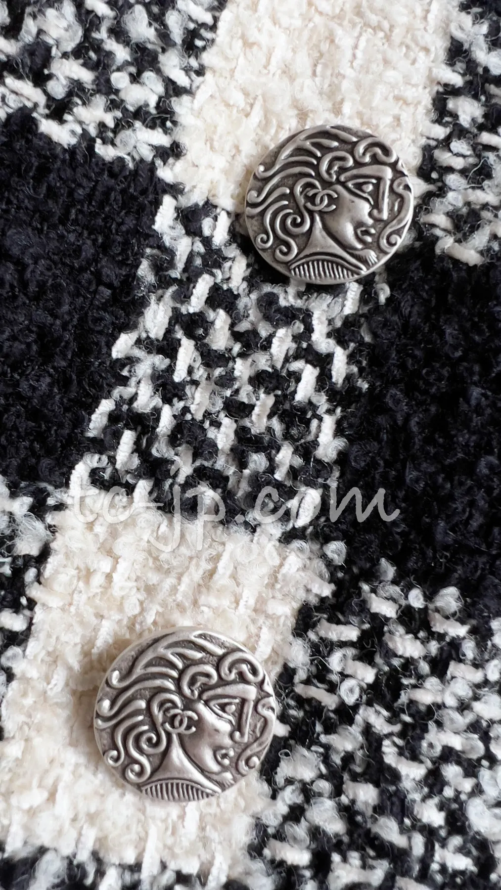 CHANEL 16PF Ivory Black Wool Silk Double Tweed Coat 34 36 38 40 シャネル アイボリー ブラック ウール シルク チェック ツイード コート メンズも！即発