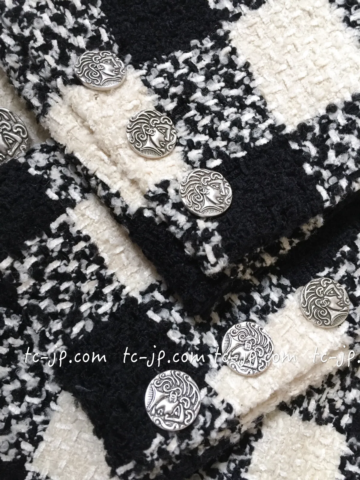 CHANEL 16PF Ivory Black Wool Silk Double Tweed Coat 34 36 38 40 シャネル アイボリー ブラック ウール シルク チェック ツイード コート メンズも！即発