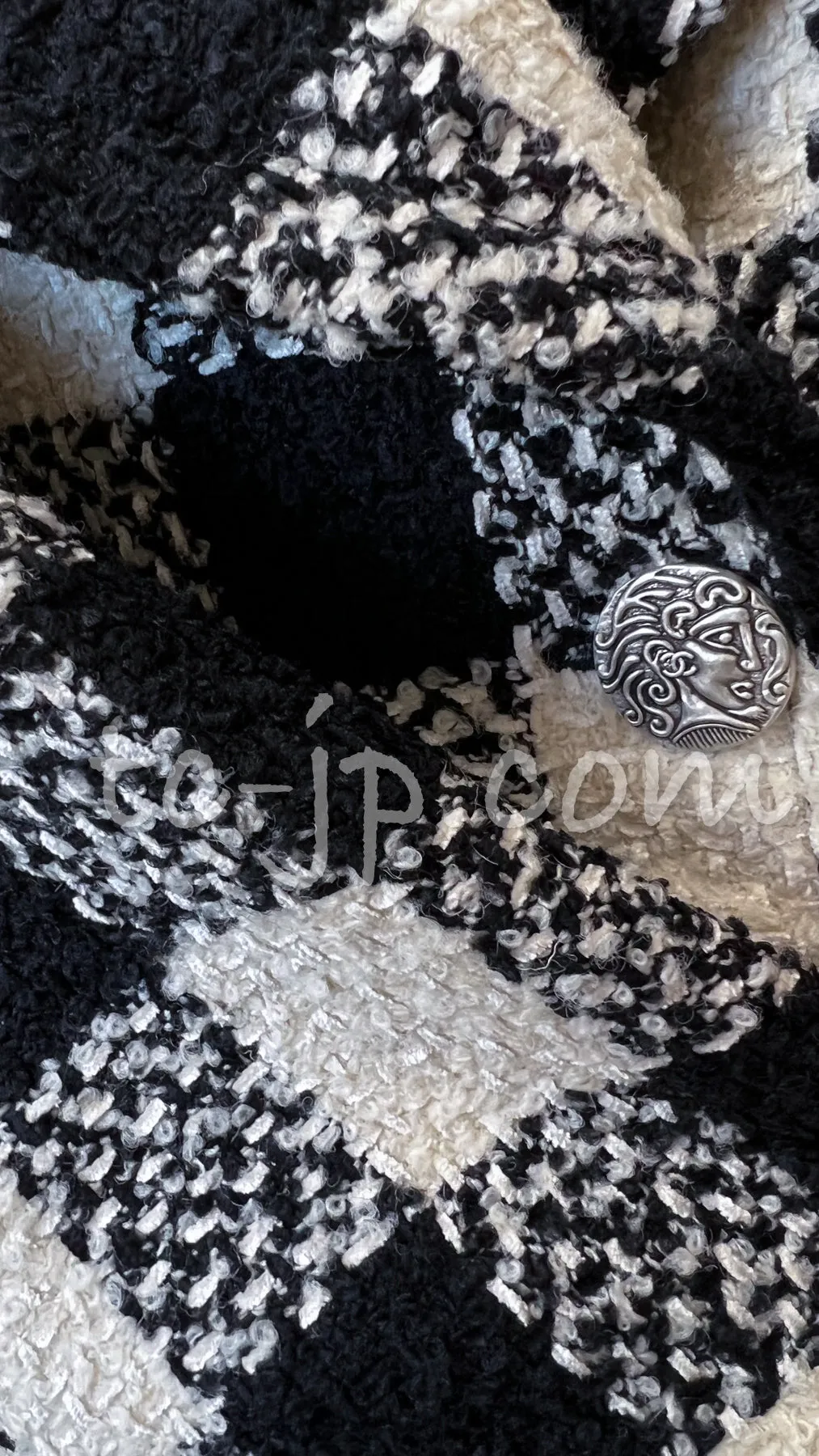 CHANEL 16PF Ivory Black Wool Silk Double Tweed Coat 34 36 38 40 シャネル アイボリー ブラック ウール シルク チェック ツイード コート メンズも！即発