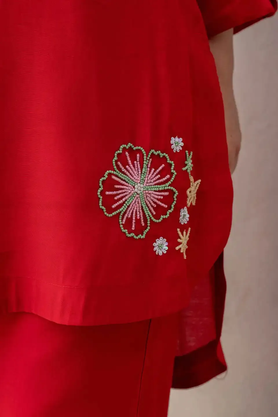 RED EMBROIDERED KURTA SET WITH STRAIGHT PANTS