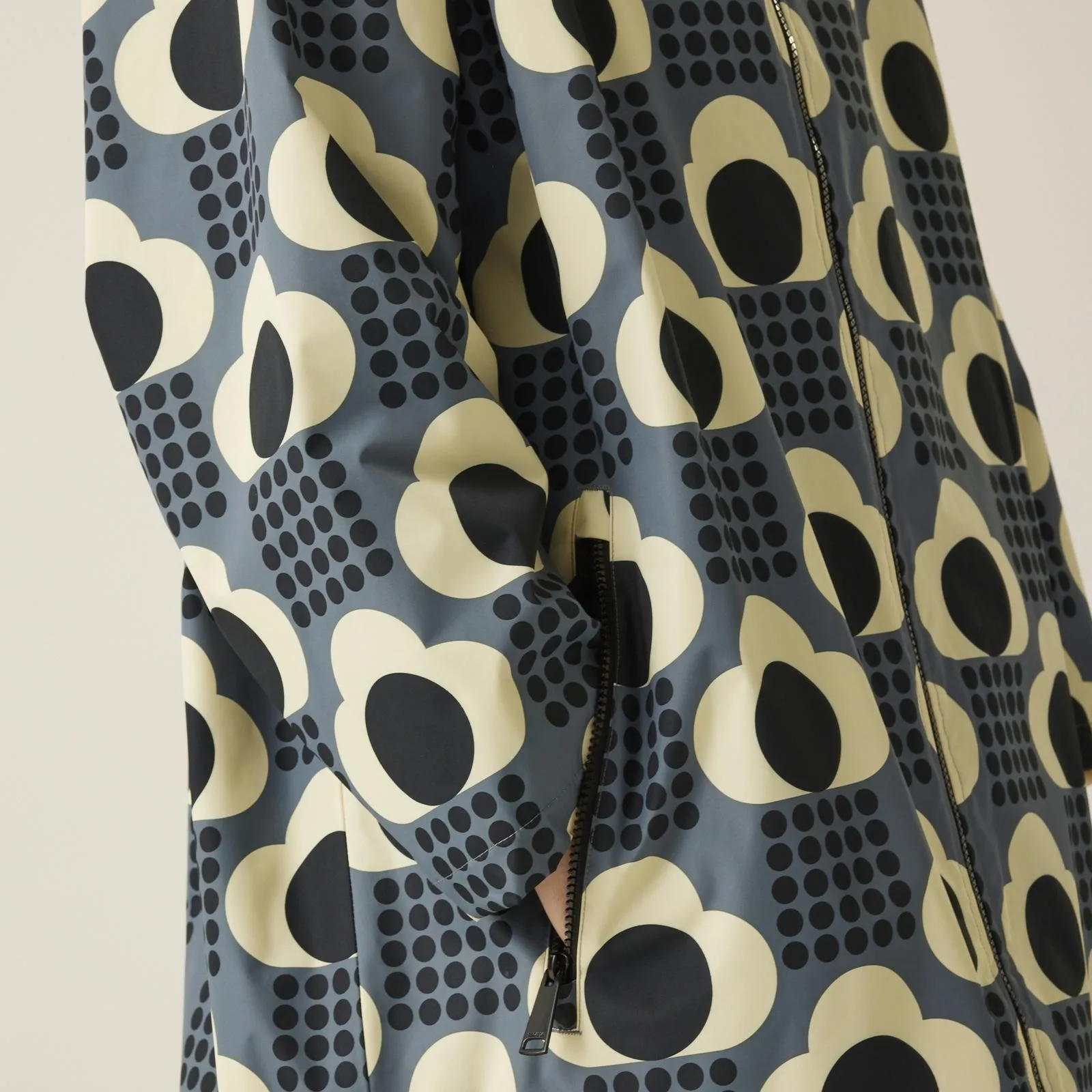 Regatta Womens Orla Kiely Waterproof Fleece Lined Changing Robe