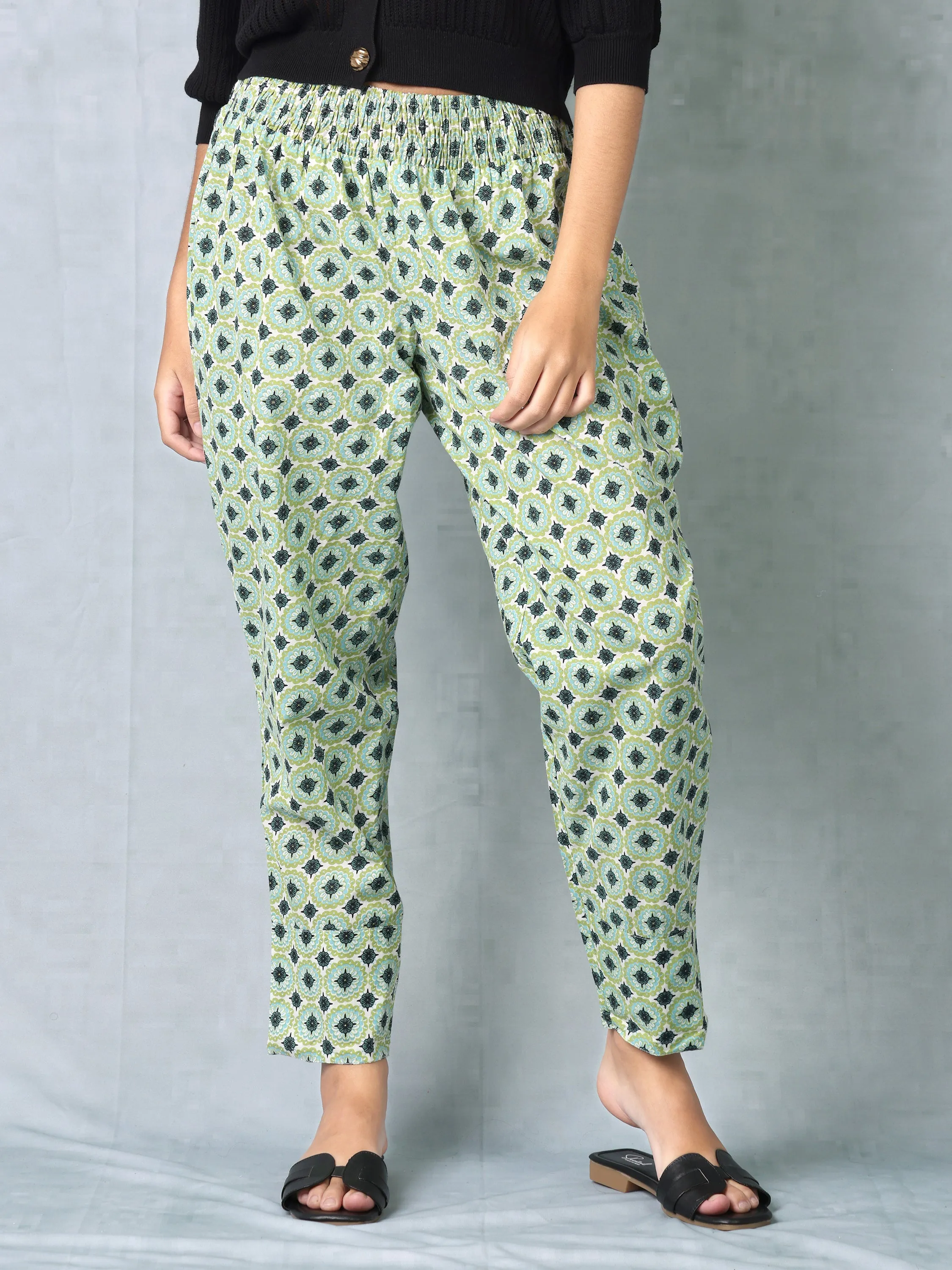 Women Floral Printed Comfort Fit pants