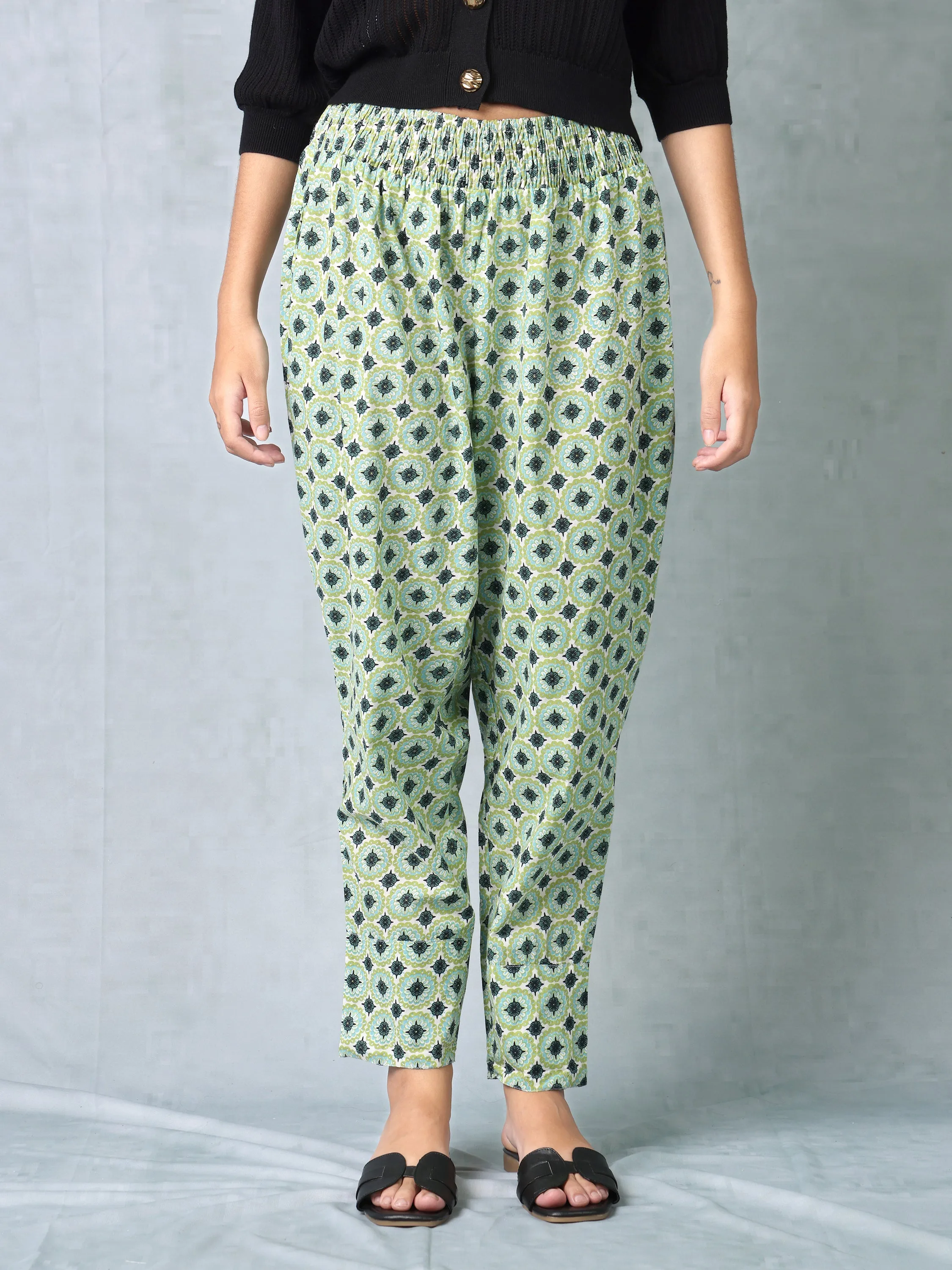 Women Floral Printed Comfort Fit pants