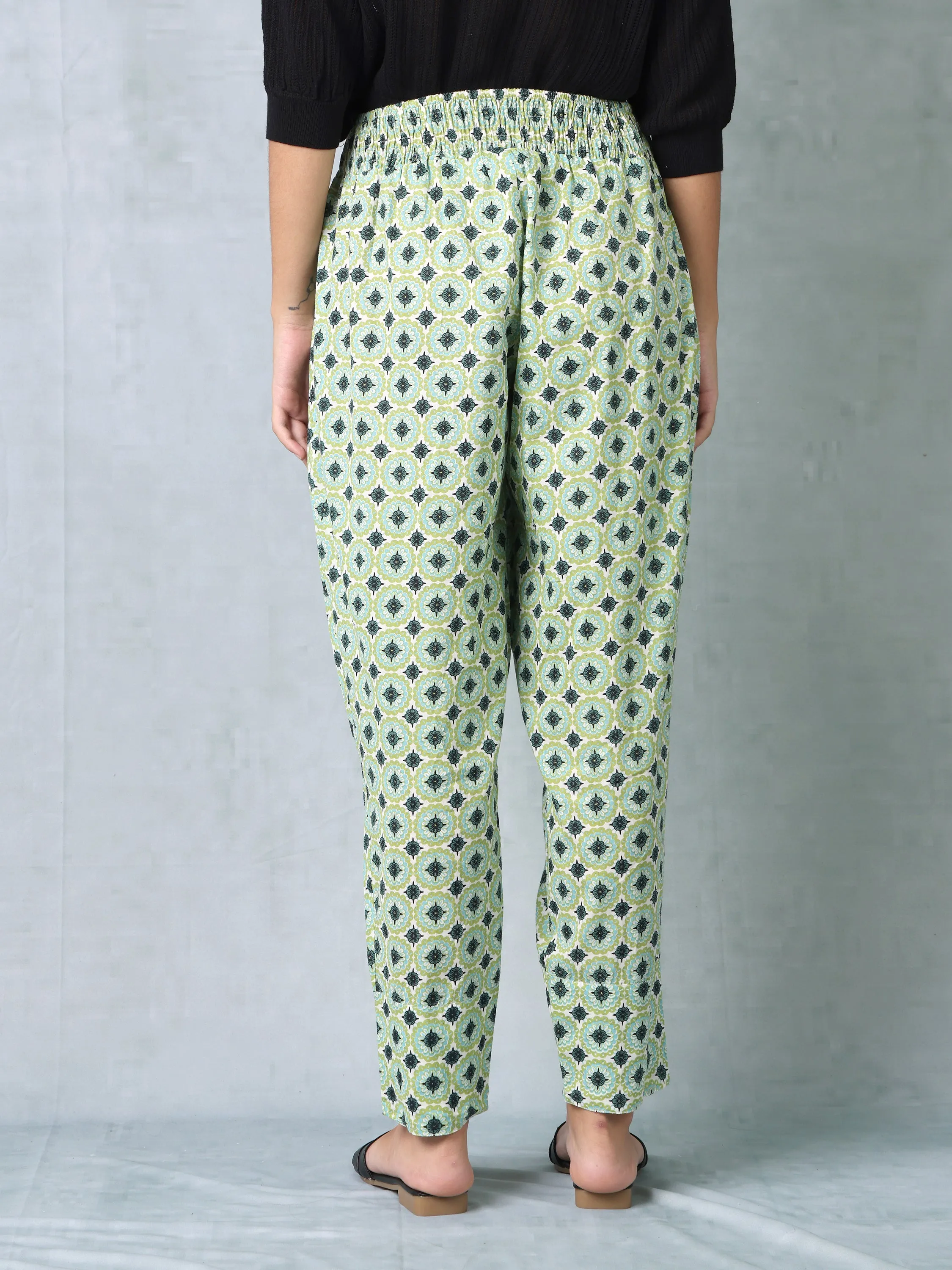 Women Floral Printed Comfort Fit pants