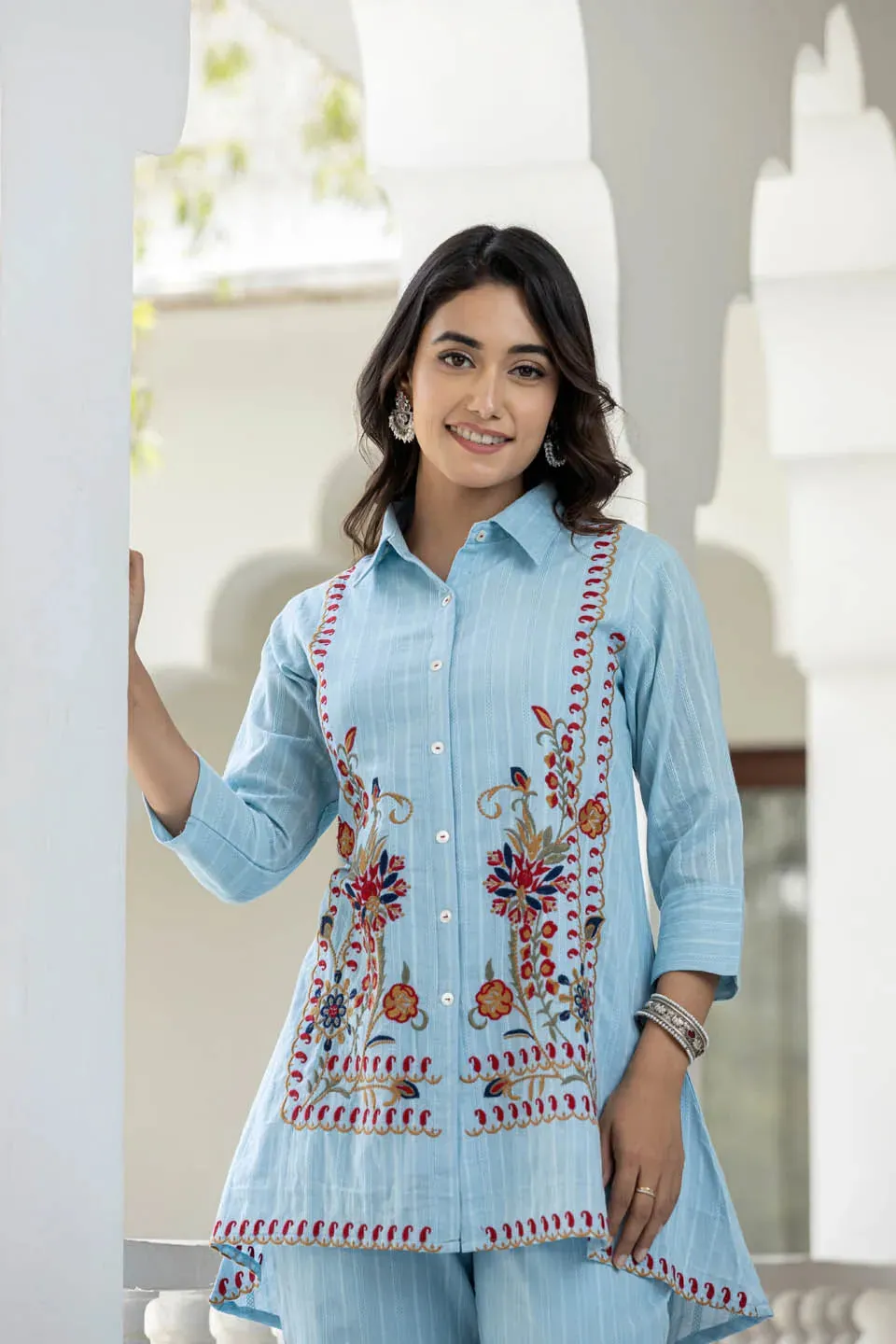 WOMEN'S COORD SET WITH TRENDY FLOWER EMBROIDERY
